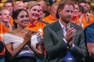 Princas Harry ir M. Markle serialo ištraukoje toliau kaitina aistras: „Moterų skausmas ir kančia“