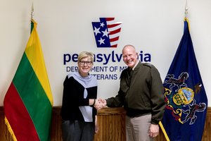 I. Šimonytė su Pensilvanijos nacionalinės gvardijos vadu aptarė tolesnį bendradarbiavimą