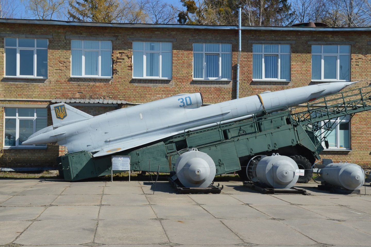 Po 2014 m. Ukrainos karinės oro pajėgos sugrąžino „Tu-141“ į tarnybą, naudojo kare Donbase.<br> Wikimedia commons