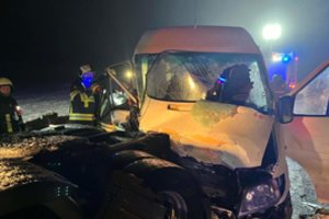 Aiškėja daugiau detalių apie 2 gyvybes atėmusią avariją Kelmės rajone: mikroautobusu važiavo Latvijos piliečiai