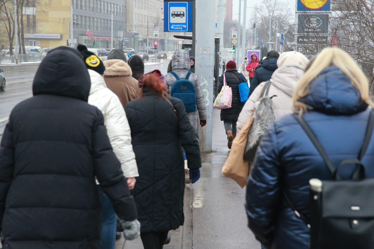 Šimtai sostinės viešojo transporto darbuotojų užuot sėdę prie autobuso ar troleibuso vairo, pasirinko streikuoti.<br>R.Danisevičiaus nuotr.
