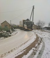 Akmenys – į kelių priežiūros tarnybų daržą: atliekų vežėjams tenka dirbti ir kelininkais