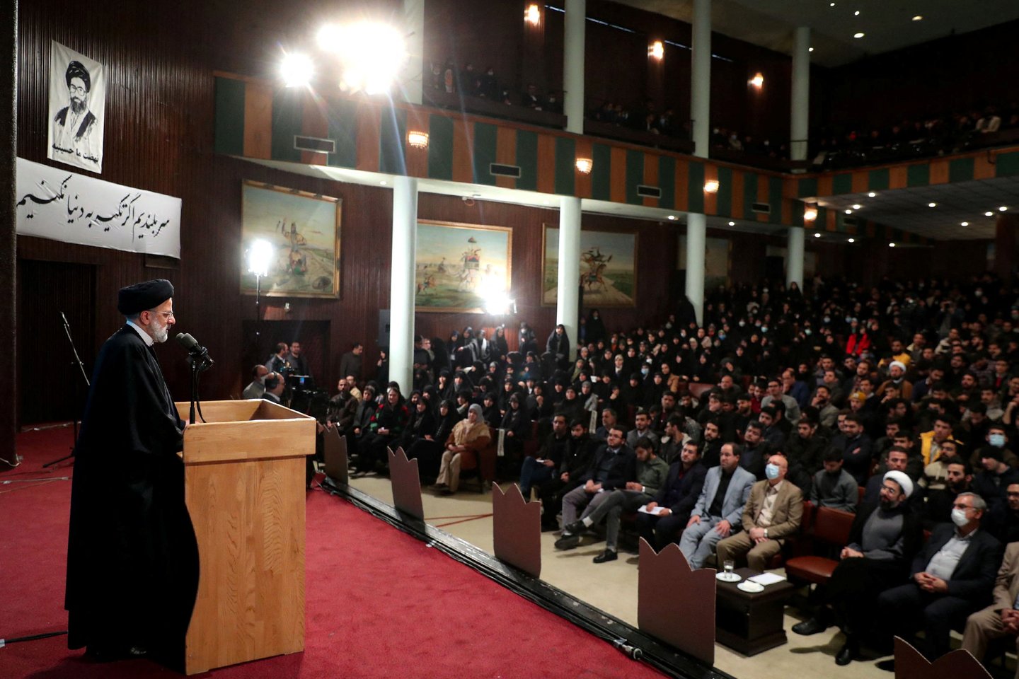 Irano prezidentas padėkojo studentams, kad jie neleido išplisti „neramumams“.<br>Reuters/Scanpix nuotr.