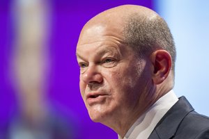 Apklausa rodo vokiečių nepasitenkinimą lygiai metus dirbančia O. Scholzo vyriausybe