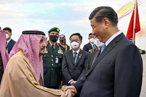 Per svarbų vizitą Kinijos prezidentas Xi Jinpingas susitiko su Saudo Arabijos sosto įpėdiniu