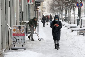 Įspėjo, jog prastėjantys orai pažers traumų: gydytojas patarė, kada keliauti į ligoninę