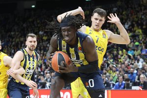 „Fenerbahce“ išvykoje pasilinksmino su ALBA krepšininkais