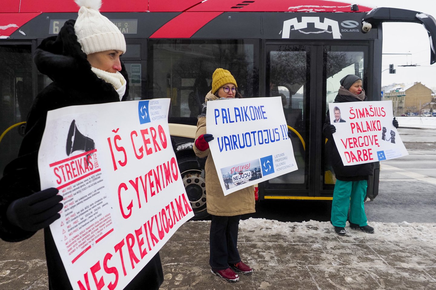 Penktadienį toliau tęsiasi bendrovės „Vilniaus viešasis transportas“ (VVT) vairuotojų streikas.<br>V.Ščiavinsko nuotr.