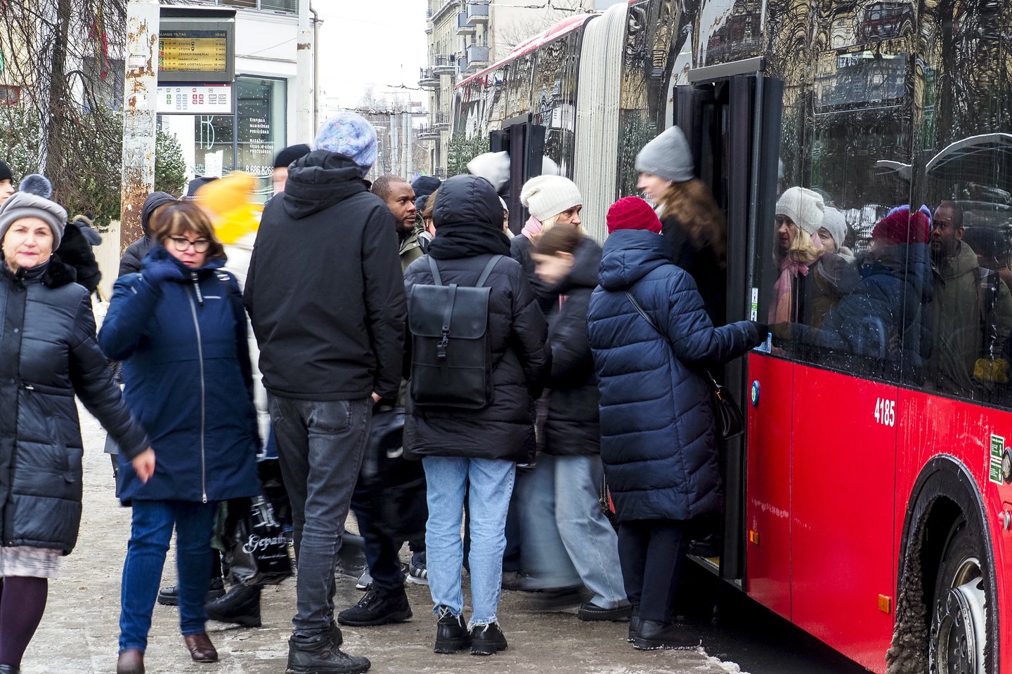 Penktadienį toliau tęsiasi bendrovės „Vilniaus viešasis transportas“ (VVT) vairuotojų streikas.<br>V.Ščiavinsko nuotr.
