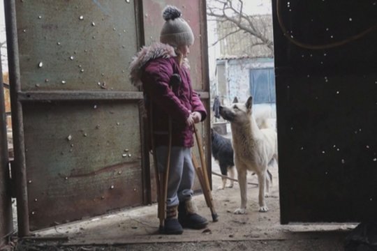 Ukrainoje į atkovotas vietoves pamažu grįžta gyventojai: sutelkdami pajėgas atstato namus