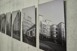 Tokijuje pristatoma Gintaro Česonio fotografijų paroda „Galinių fasadų modernumas“