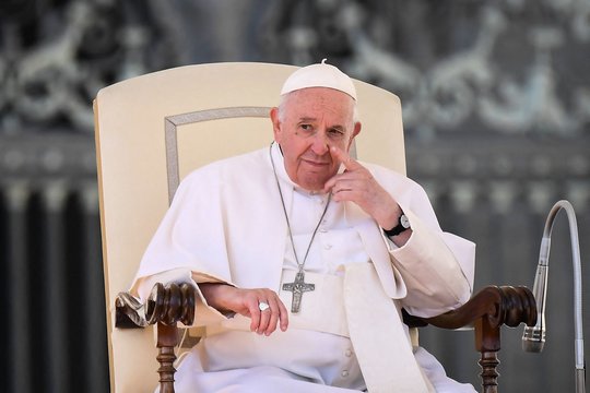 Popiežius Pranciškus apsiverkė paminėjęs Ukrainos aukas – sakydamas kalbą pradėjo kūkčioti