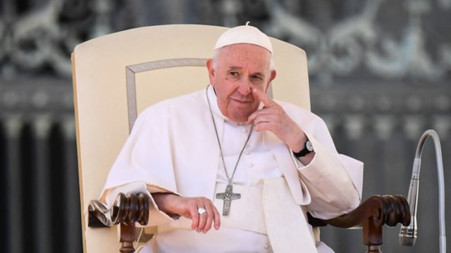 Popiežius Pranciškus apsiverkė paminėjęs Ukrainos aukas – sakydamas kalbą pradėjo kūkčioti