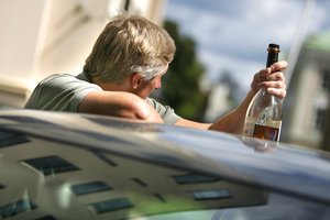 Neblaivūs pėstieji – grėsmė kelyje: ekspertas įvardija pavojus ir atsako, kaip elgtis vairuotojams