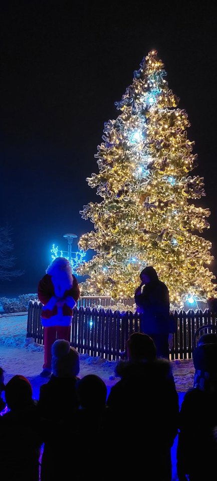  Juodkrantės Kalėdų eglės įžiebimas.<br> Liudviko Rėzos kultūros centro nuotr.