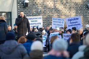 Už ketinamą atimti Palangos baseiną palangiškiai stojo mūru: surengę protestą pasiuntė aiškią žinutę