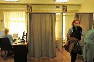 Galimybių paso be skiepo troškusiai pajūrio medikei – tūkstantinės baudos: išmesta iš darbo negalės dirbti dar dvejus metus