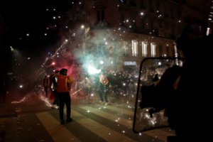 Kai džiaugsmas peržengia ribas: Maroko ir Prancūzijos sirgaliai įsismarkavo Paryžiuje