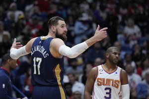 Jonas Valančiūnas buvo tramdomas technine pražanga, bet „Pelicans“ po pratęsimo laimėjo septintą kartą iš eilės