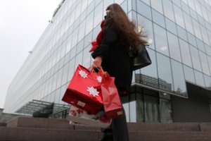 Darbuotojai atsakė, kokių dovanų tikisi iš darbdavių: tai ne tik kalėdinė premija