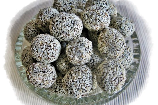 Sveikuoliški džiovintų vaisių ir riešutų saldainiai: receptas, kuris pravers ne tik Kūčioms 