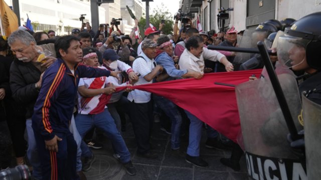 Per protestus prieš Peru naująją vyriausybę žuvo du žmonės, vienas iš jų – paauglys