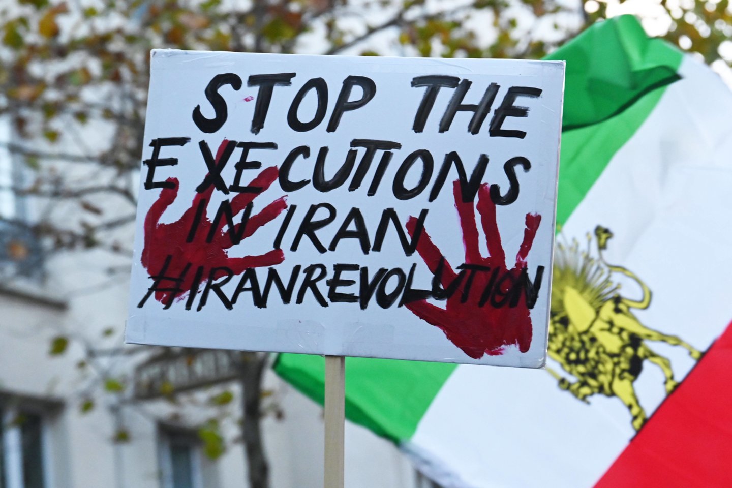 Plakatas raginantis sustabdyti Irano valdžios vykdomas egzekucijas.<br>SIPA/Scanpix nuotr.