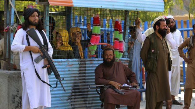 Afganistano Talibano pajėgos apšaudė pasienio miestą: išpuolis pareikalavo 7 žmonių gyvybių 