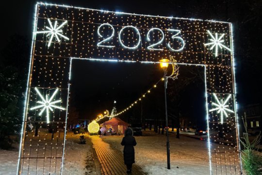  Pagėgiuose įžiebta Kalėdų eglė.<br> Pagėgių savivaldybės nuotr.