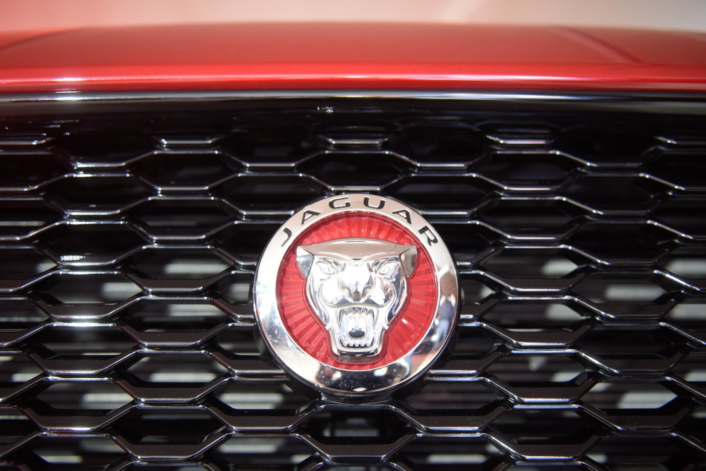 Šiauliuose rastas vogtas „Jaguar“ automobilis.<br>D.Umbraso asociatyvi nuotr.