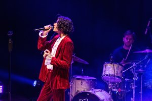 Rokas Yan užbūrė Kauną: emocingame koncerte į sceną žengė ir netikėtos viešnios