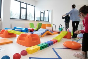 Oficialiai atidarytas naujasis Santaros klinikų korpusas, įsikurs Vaiko raidos centras