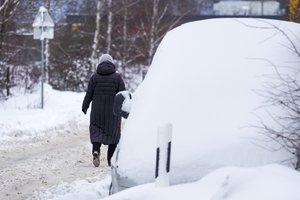 Sinoptikai: sningant kiek mažiau formuosis kitas pavojingas reiškinys, vietomis pustys