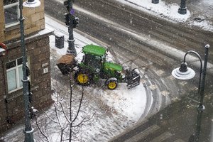 Dėl avarinio remonto teks palūkėti spūstyje: judrioje gatvėje Vilniuje – laikini eismo pokyčiai