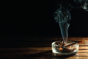 Naujoji Zelandija priėmė pirmąjį pasaulyje tabako įstatymą, draudžiantį rūkyti ateinančiai kartai