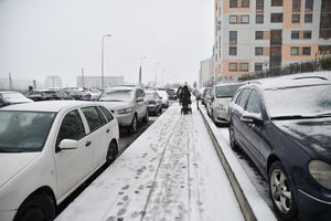 Vilniečiams pažadėjo automobilių stovėjimo aikštelę, tačiau dešimtmetį nieko nedaro: sklypą siūloma perimti savivaldybei