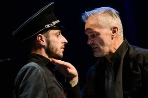 „Erinijų“ premjera Jaunimo teatre: kur slypi žmogaus žiaurumo šaknys?   