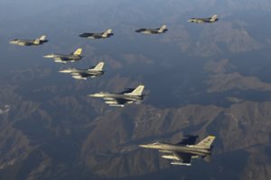 Vokietijos parlamentarai pritarė ginkluotės pirkimams, įskaitant naikintuvus F-35