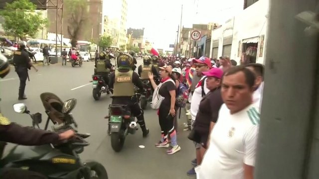 Peru krečiant protestų bangai, keli šimtai turistų įstrigo garsiajame Maču Pikču