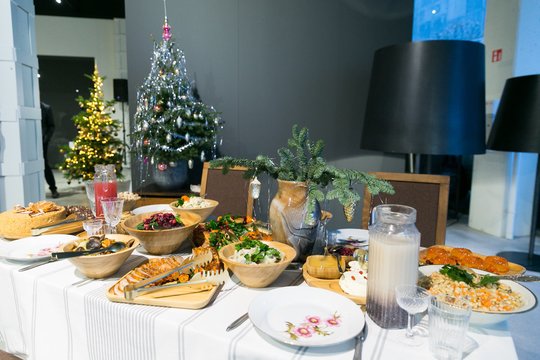 Švenčių stalo paruoštuvės: gali pasireikšti alergija kūčiukams, žuviai ir net Kalėdų eglei