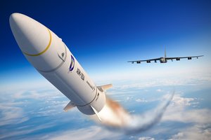 JAV pirmą kartą paleido pilnai veikiančią hipergarsinę raketą. Koks tai ginklas?