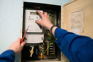 Įspėja: dėl Seimo sprendimo elektros vartotojai permokės apie 50 mln. eurų per metus