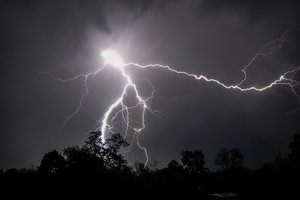 Itin retas reiškinys Lietuvos danguje: krentant sniegui pasirodė žaibai