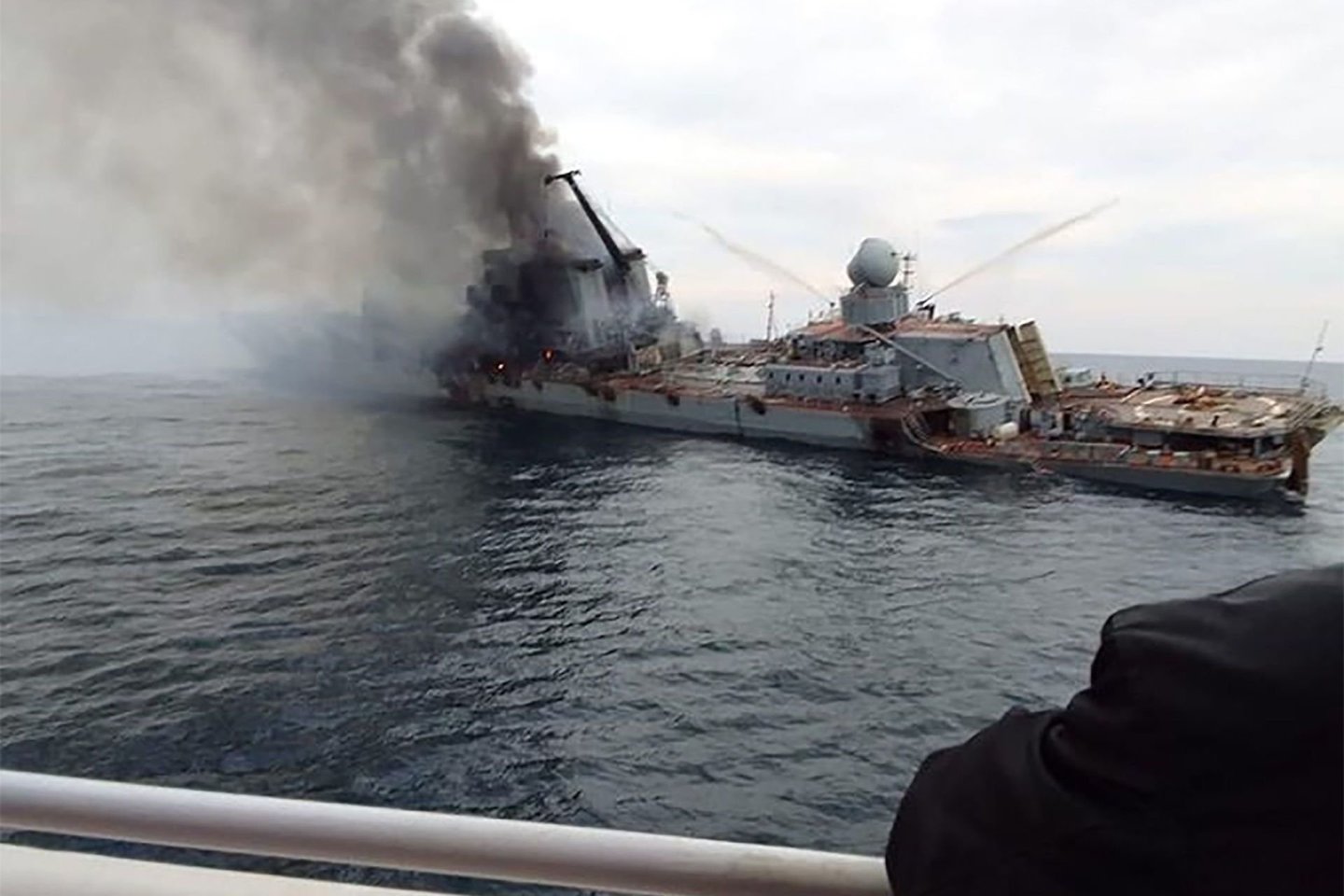  Balandį dvi Ukrainos priešlaivinės raketos atakavo, o galiausiai ir paskandino Rusijos Juodosios jūros laivyno flagmaną „Moskva“.