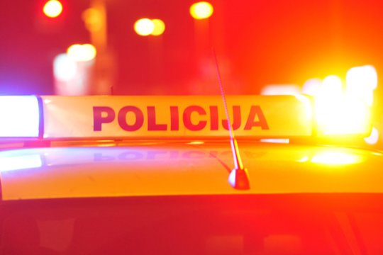 Biržuose įpykęs girtas vyras sviedė lėkštę į sieną ir sužalojo žmonos veidą