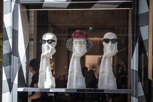 Pasaulio milijardierių sąrašo viršūnėje – rimtos rokiruotės