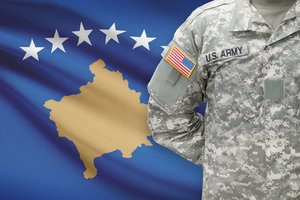 NATO generolas tikina galįs užtikrinti saugumą Kosove