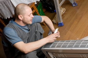 Baudą galima gauti ir už savavališkai sumontuotus kondicionierius: paaiškino, kas ir kaip