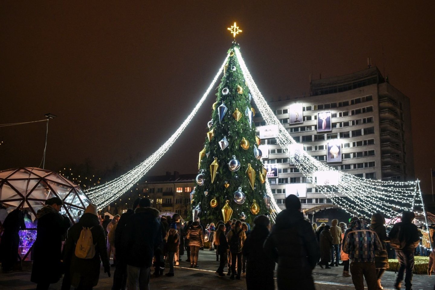 Panevėžys įžiebė Kalėdų eglę.<br>Panevėžio miesto savivaldybės nuotr.