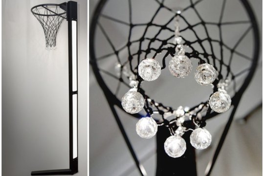 100 senų krepšinio lankų Vokietijoje kurianti lietuvė pavertė stilingais šviestuvais